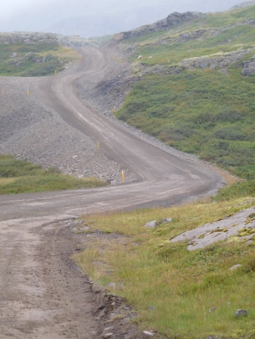 Climb over road 939 to the Öxi