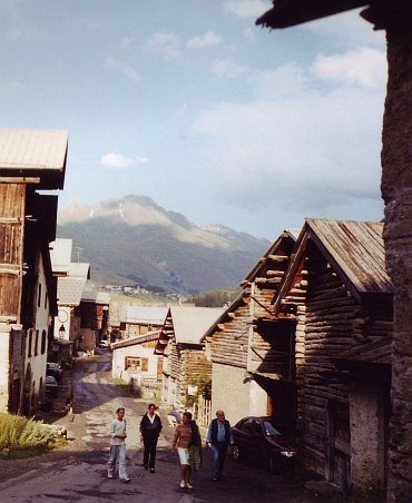 Dorp op de weg naar de Col d'Agnel