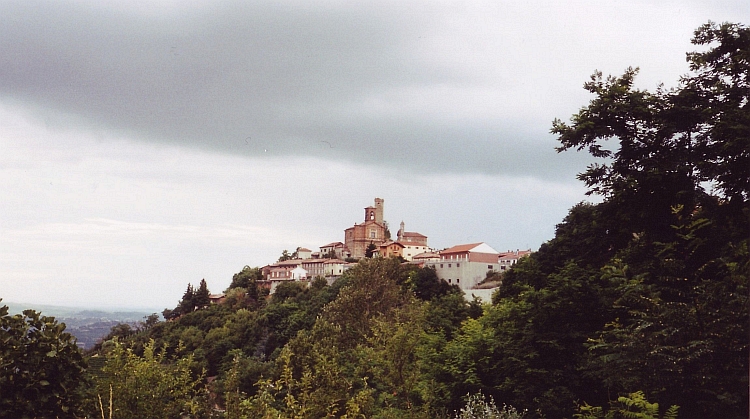 Dorp in, Langhe