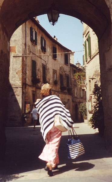 Vrouw in Sorano