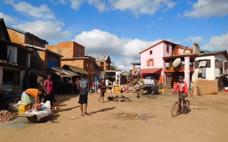 Dorp tussen Ambohimasoa en Ranomafana