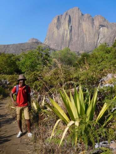 Guide Arcen with the face of the Tsaranoro