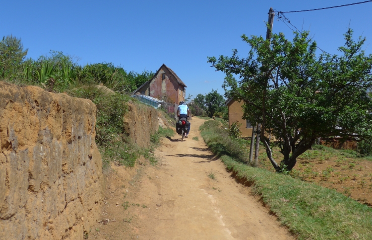 Alternative route between Antananarivo and Manjakandriana. Picture from Willem Hoffmans