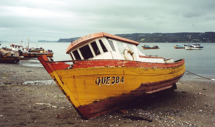 Little Boats on the beach of Quemchi, Chiloë