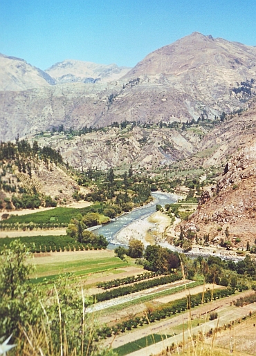 The fertile valley of the Rio Santa