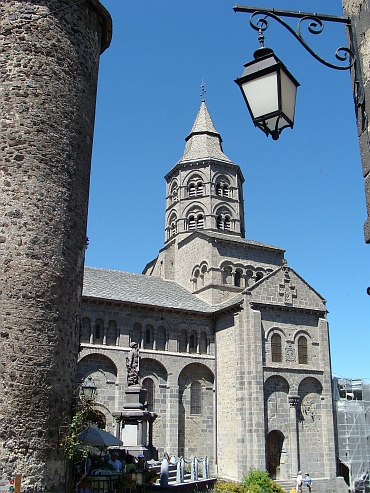 De kerk van middeleeuws Orcival