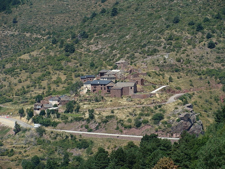 Rubió, aan het begin van de gruisweg naar de Torreta de l'Orri