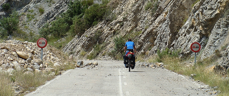 Op de oude weg naar de Collado de Foradada