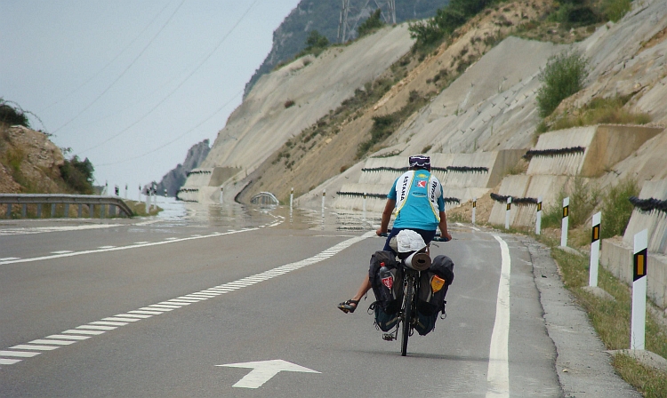 Willem on the new road to the Collado de Foradada