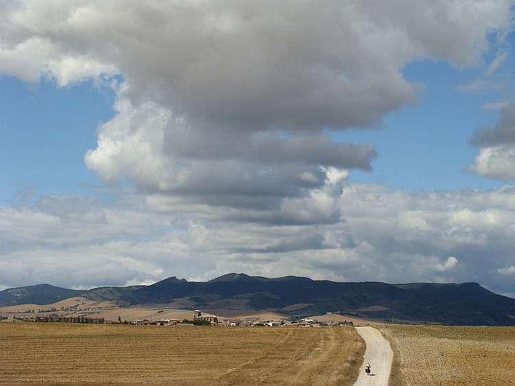 Willem on the gravel road from Iriso to Urroz-Villa