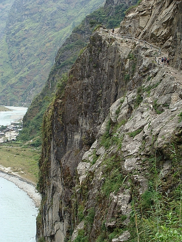 High above the river, Tal