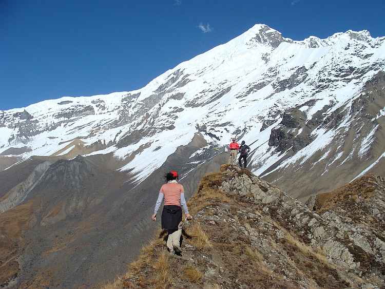 Shannon reaches the top of the viewpoint mountain. Willem and Shiv are already there