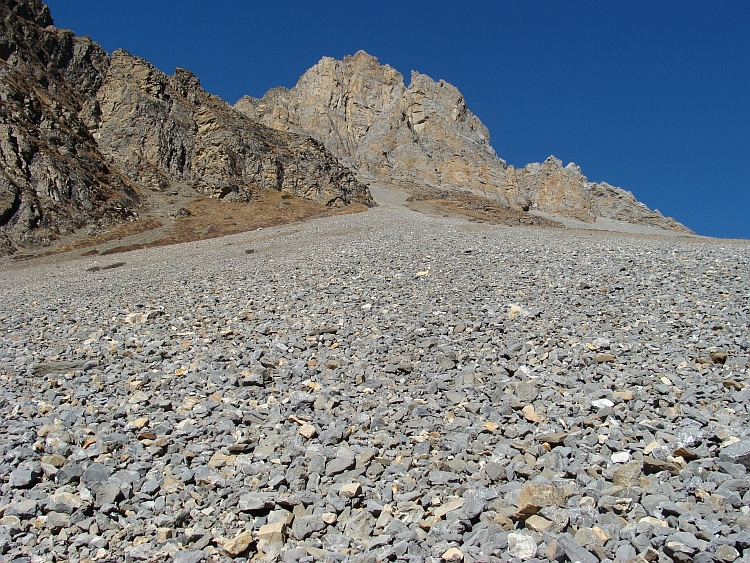 The scree slopes of Thorang Phedi