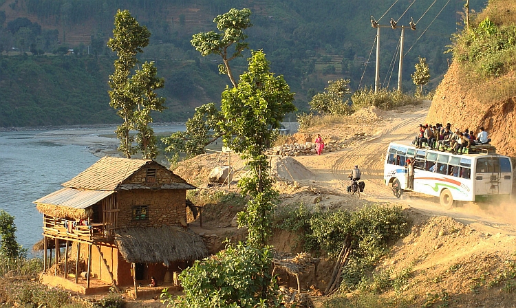 Willem on the road between Malekhu and Trisuli Bazaar