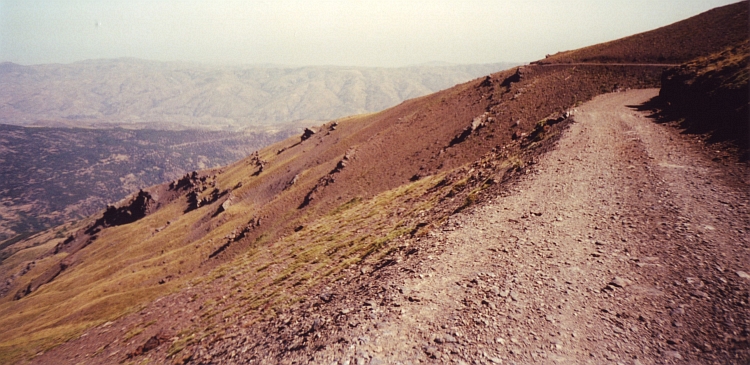 De lange afdaling van de Sierra Nevada