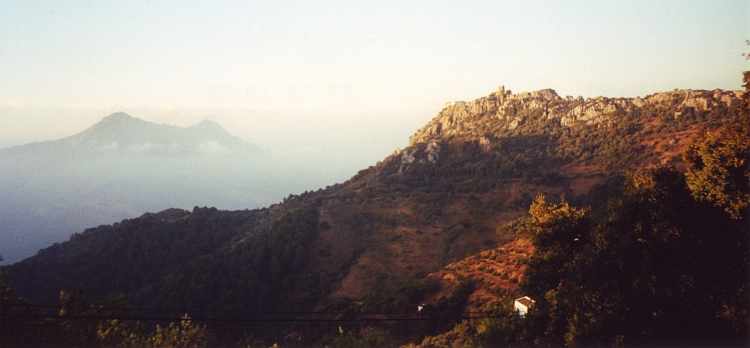 Zonsopkomst tussen Algotacín en Gaucín