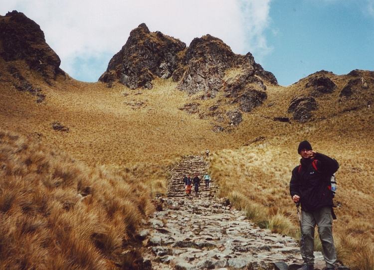 Uwe on his way down from the Dead Woman Pass