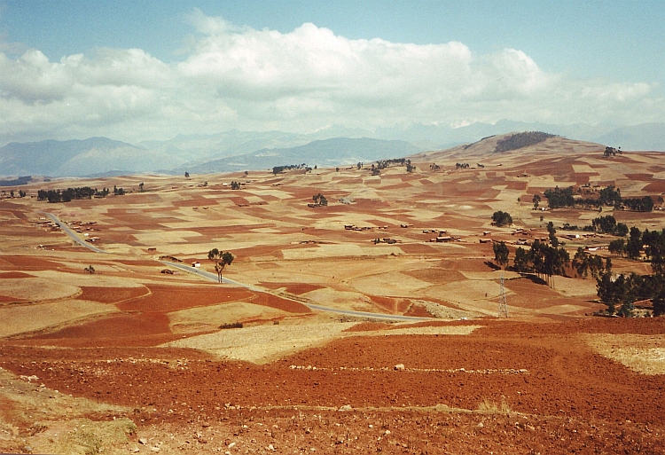 Between Cuzco and Ollantaytambo